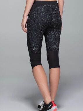 Lululemon Stash It Crop *Full-On Luxtreme Star Crushed Coal Black